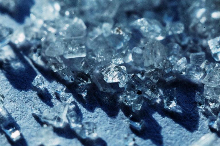 Ένθετο Κόσμος: Τα «ματωμένα διαμάντια της Ρωσίας πωλούνται στις ευρωπαϊκές αγορές»