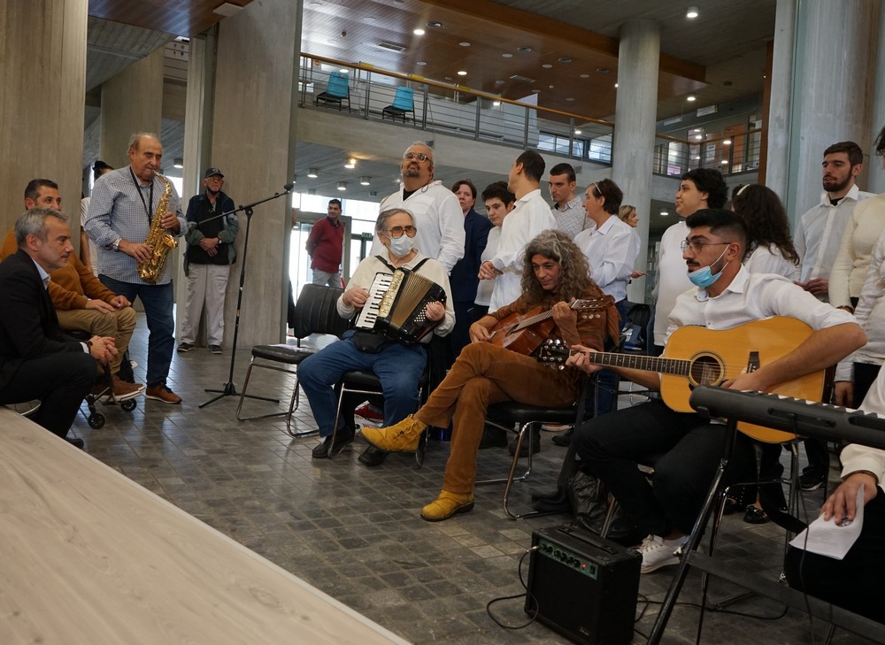 Συγκίνηση στο Δημαρχείο Θεσσαλονίκης από το μουσικό αφιέρωμα χορωδίας ατόμων με αναπηρίες για την 28η Οκτωβρίου