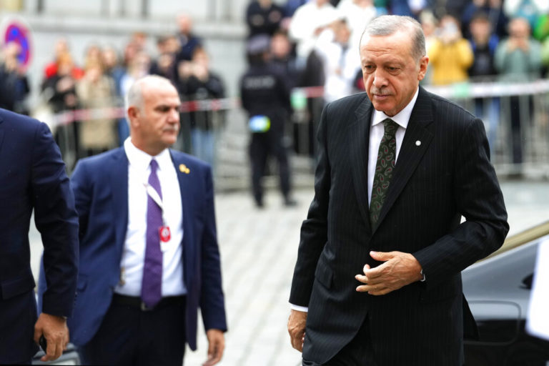 Στο μυαλό του Τούρκου προέδρου: Πώς εξηγεί ο διεθνολόγος Αλ. Δεσποτόπουλος τη ρητορική Ερντογάν στην Πράγα (video)