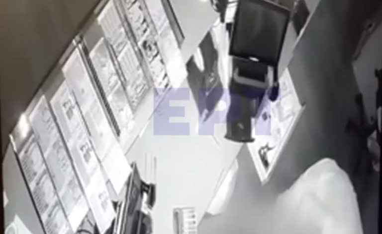 Βίντεο ντοκουμέντο της ΕΡΤ από διάρρηξη σε πρακτορείο ΟΠΑΠ στην Κηφισιά – Σεσημασμένοι οι δύο Έλληνες δράστες