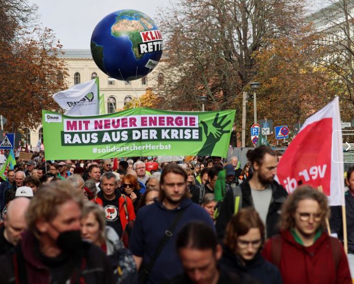 Γερμανία: Μαζικές διαδηλώσεις για την αντιμετώπιση των συνεπειών από τις αυξημένες τιμές της ενέργειας
