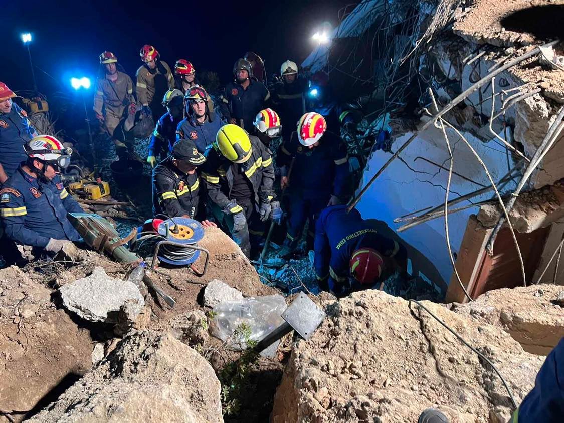 Τραγωδία στην Ιεράπετρα: Νεκρή 45χρονη τουρίστρια από πτώση βράχου – Με ελαφρά τραύματα πατέρας και γιος
