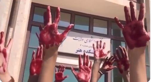 Οι δρόμοι βάφονται με αίμα στο Ιράν – Σε συλλήψεις μαθητών εντός των σχολείων προχωρά το θεοκρατικό καθεστώς (video)