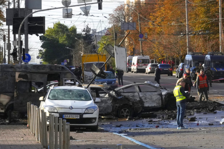 Νεκροί και τραυματίες από ρωσικά αντίποινα με μπαράζ επιθέσεων σε Κίεβο και άλλες πόλεις