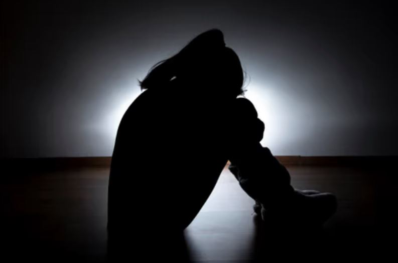 Πετράλωνα: Παιδιά μηνύουν τους γονείς τους – Καταγγέλουν τον πατέρα για βιασμό και τη μητέρα για συγκάλυψη