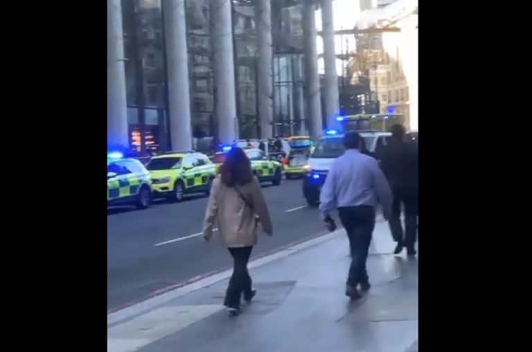 Τρεις άνθρωποι μαχαιρώθηκαν στο κεντρικό Λονδίνο – Αποκλείστηκε η περιοχή