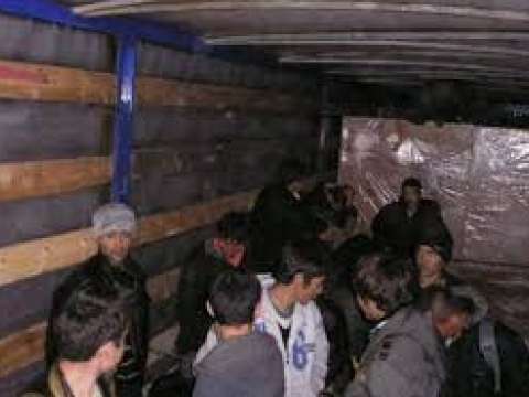 Θεσσαλονίκη: Επτά αλλοδαποί κρατούνταν από σπείρα διακινητών σε σπίτι στον Δενδροπόταμο