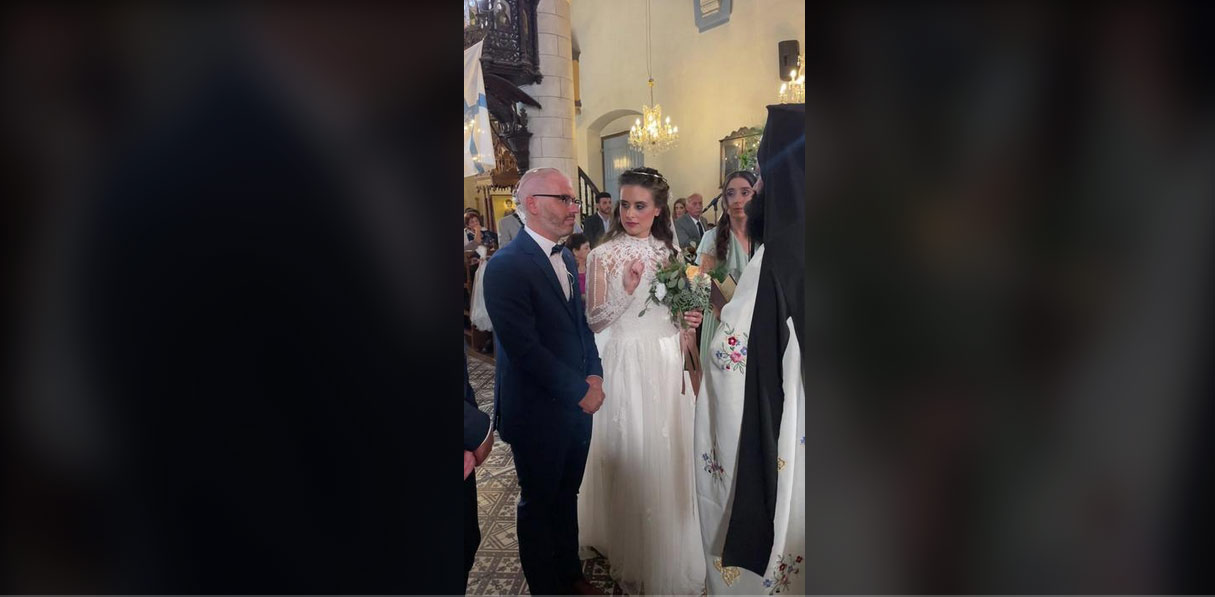 Κύπρος: Νύφη μετέφερε στον αγαπημένο της στη νοηματική τα λόγια του ιερέα την ώρα του γάμου τους
