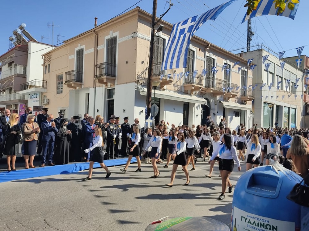 Τρίκαλα: Μηνύσεις για μια… σημαία στην παρέλαση