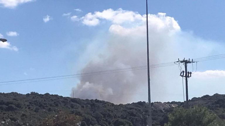 Ρέθυμνο: Υπό έλεγχο η πυρκαγιά σε χορτολιβαδική έκταση στα όρια της πόλης
