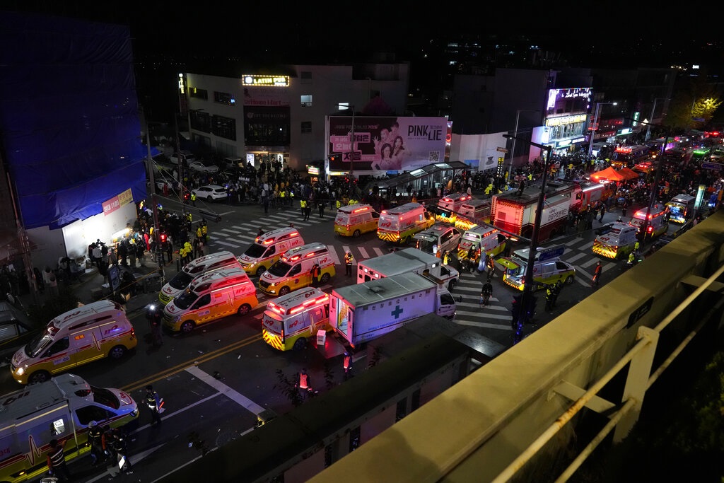 Εκατόμβη νεκρών στη Ν. Κορέα: Τουλάχιστον 151 νεκροί και 150 τραυματίες από ποδοπάτημα – Γιόρταζαν το Halloween