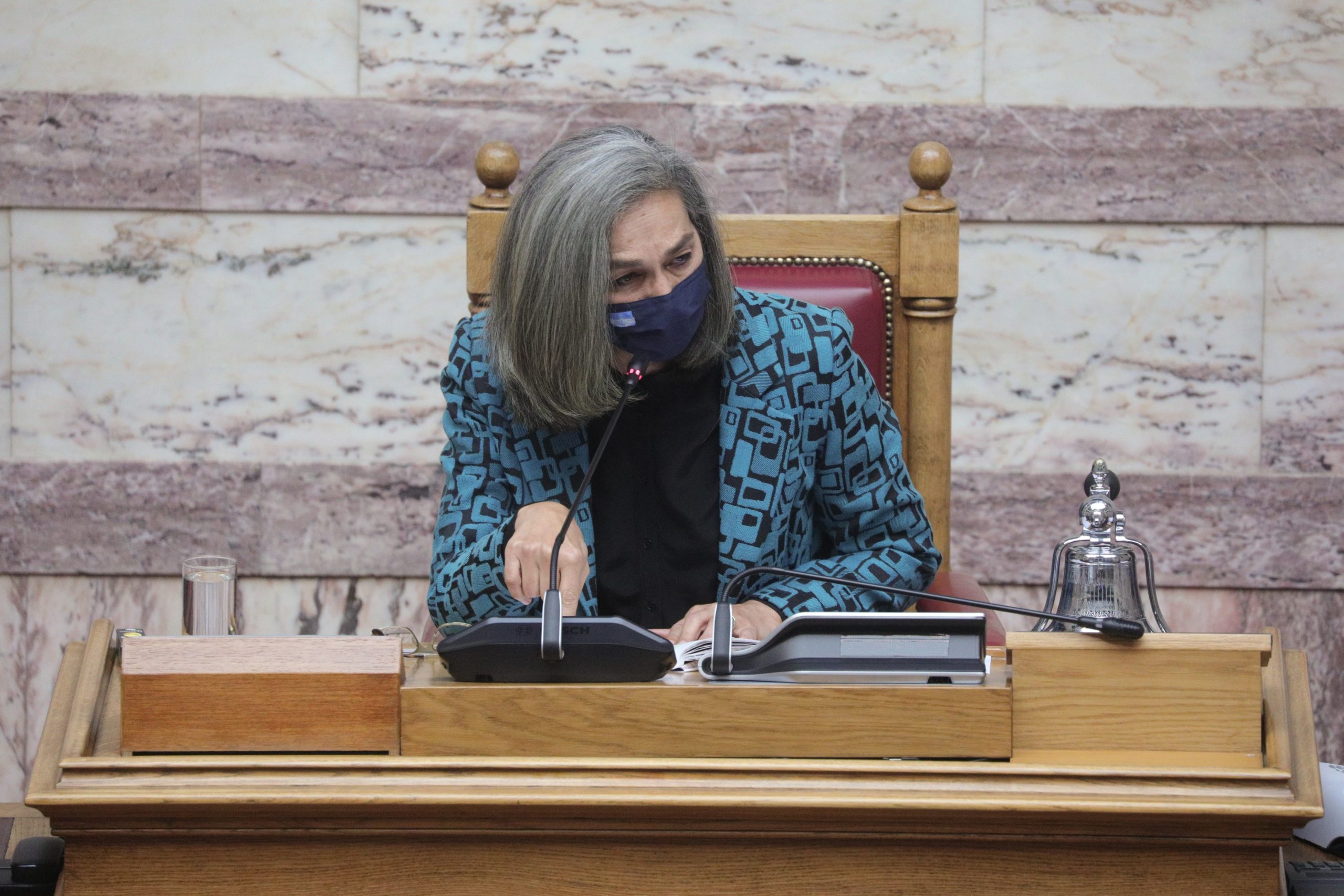 Ένταση στη Βουλή: Η Σακοράφα απέβαλε τον Πολάκη από την Ολομέλεια λόγω «απαράδεκτης συμπεριφοράς»
