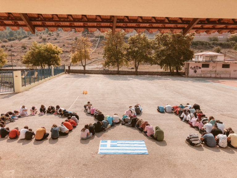 Το πρωτότυπο μήνυμα μαθητών και δασκάλων στο Σοφικό Κορινθίας για την επέτειο του “ΟΧΙ”
