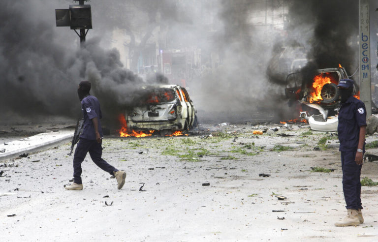 Σομαλία: Παγιδευμένο αυτοκίνητο ανατινάχθηκε στην είσοδο ξενοδοχείου