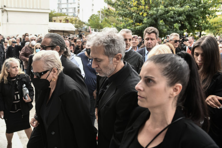 Το τελευταίο αντίο στον αγαπημένο Σταμάτη Κόκκοτα