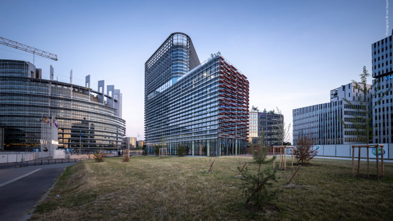 Politico: Σε ξενοδοχείο σχεδιάζουν να μετατρέψουν κτίριο του Ευρωπαϊκού Κοινοβουλίου στο Στρασβούργο, αλλά συναντούν αντιδράσεις