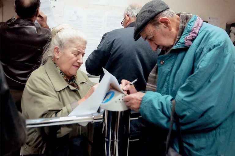 Απαντήσεις σε ερωτήσεις τηλεθεατών για οφειλές στα Ταμεία και εκκρεμείς κύριες συντάξεις (video)