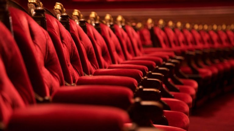 ΔΥΠΑ: Μέχρι την Δευτέρα οι αιτήσεις για τις επιταγές θεάτρου – Δικαιούχοι και προϋποθέσεις