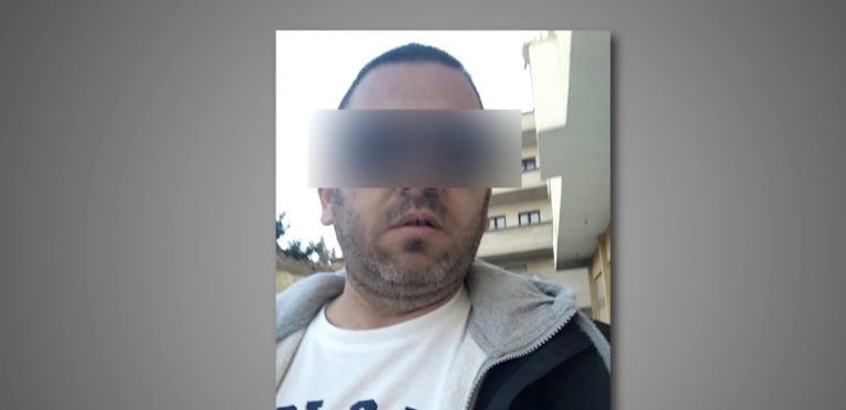 Η μητέρα του «βιαστή με το τατουάζ» στην ΕΡΤ: «Για μένα είναι πεθαμένος» – Ανθρωποκυνηγητό στην Αλβανία