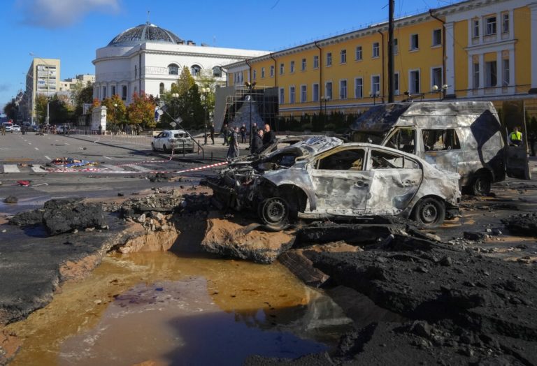 Πόλεμος στην Ουκρανία: Συνεδρίαση της G7 με τη συμμετοχή του Ζελένσκι – Σειρήνες για αεροπορική επίθεση σε πόλεις