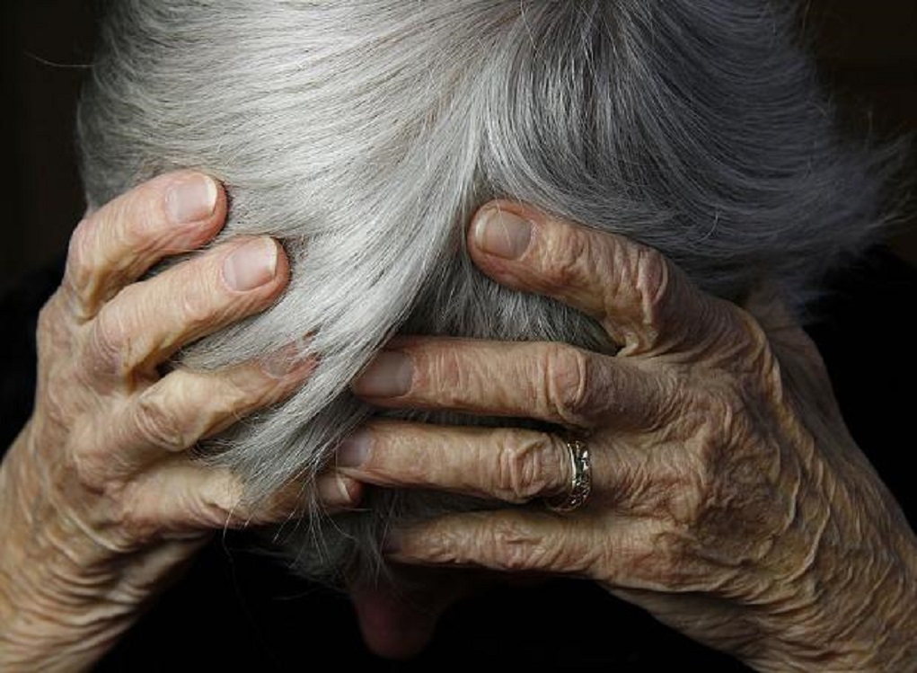Νέες υποθέσεις ενδοοικογενειακής βίας στο Ηράκλειο: 80χρονος έδειρε τη σύζυγό του σε κοινή θέα – Ζευγάρι βρέθηκε με χειροπέδες