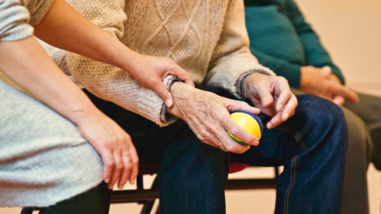 Μονιμοποίηση ζητούν οι εργαζόμενοι στο «Βοήθεια στο Σπίτι» που απεργούν σήμερα Παρασκευή