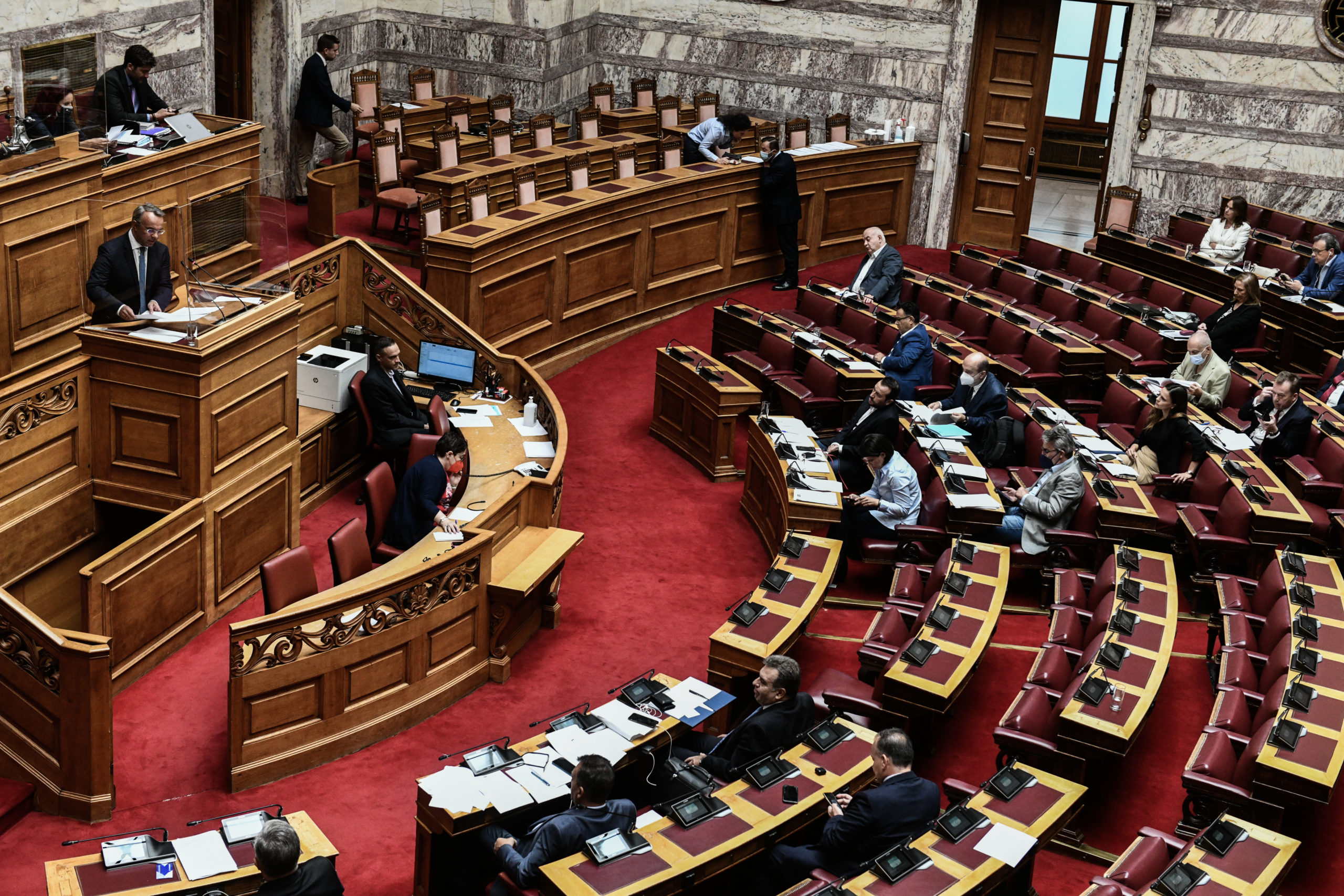 Προσχέδιο προϋπολογισμού: Προβλέψεις για ανάπτυξη 2,1% και πρωτογενές πλεόνασμα 0,5% έως 0,7%