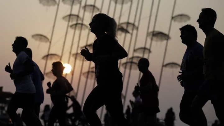 Θεσσαλονίκη: Ο 10ος Διεθνής Νυχτερινός Ημιμαραθώνιος στην σκιά της μεγάλης απώλειας του Αλ. Νικολαΐδη