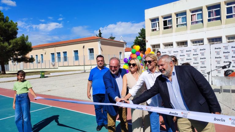 Ανακατασκευή γηπέδων μπάσκετ και βόλεϋ στο Διαπολιτισμικό Σχολείο Σαπών από το “Μαζί για το Παιδί”