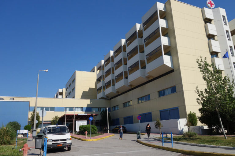 Επίθεση με καυστικό υγρό στην Κρήτη: “Άρχισε να με απειλεί… Θόλωσα” λέει η 38χρονη στην ΕΡΤ – Μάχη να σωθεί το αριστερό μάτι του 36χρονου