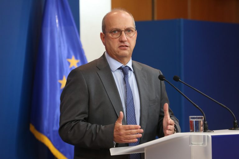 Οικονόμου: Δεν υπάρχει επίσημη πρόσκληση από τον Ακάρ στον Παναγιωτόπουλο