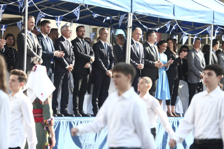 Θεσσαλονίκη: Με λαμπρότητα πραγματοποιήθηκε η μαθητική παρέλαση (video)