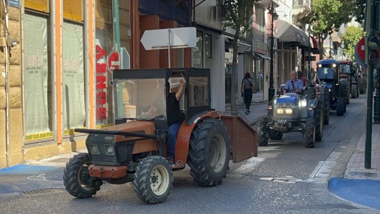 Έκλεισαν για μισή ώρα την Εθνική Οδό οι αγρότες του Πύργου