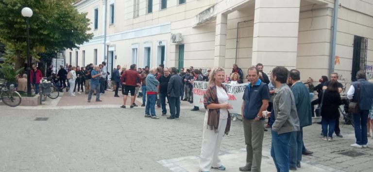 Καρδίτσα: Διακόπηκε για την Τρίτη η δίκη των 4 πολιτών για την κινητοποίηση έξω από το δημαρχείο