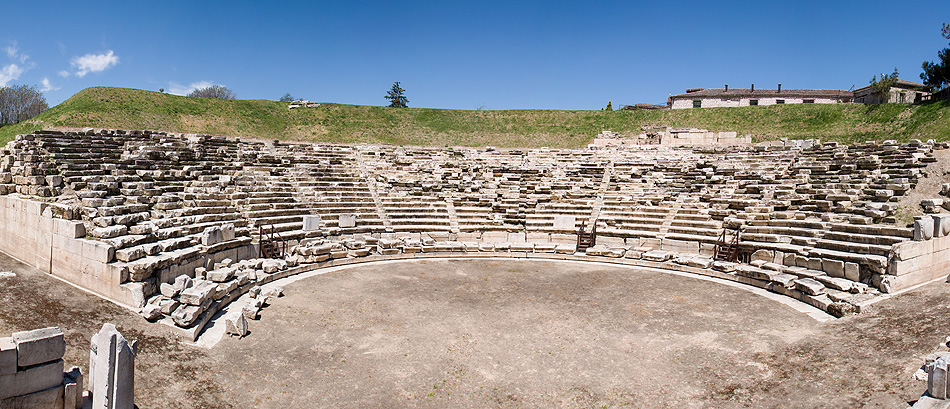 Ετοιμάζονται κατεδαφίσεις απέναντι από το Α’ Αρχαίο Θέατρο Λάρισας
