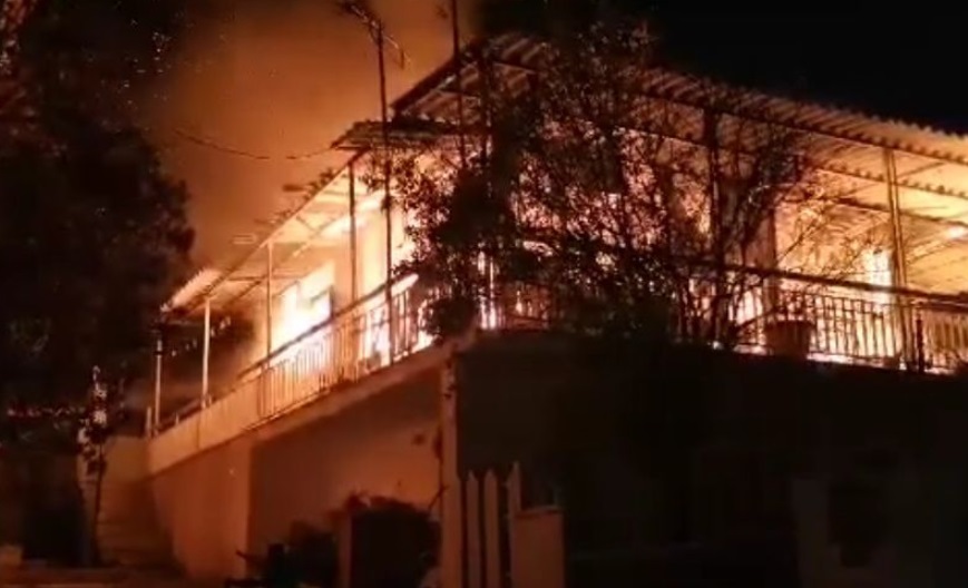 Πυρκαγιά σε μονοκατοικία στην περιοχή της Βραυρώνος (video)