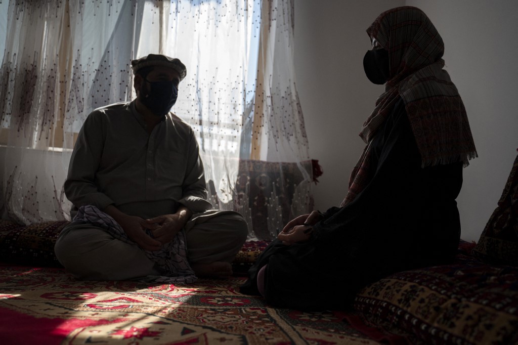 Αποκλεισμένα από την εκπαίδευση,  τα «άπραγα» κορίτσια παντρεύονται στο Αφγανιστάν