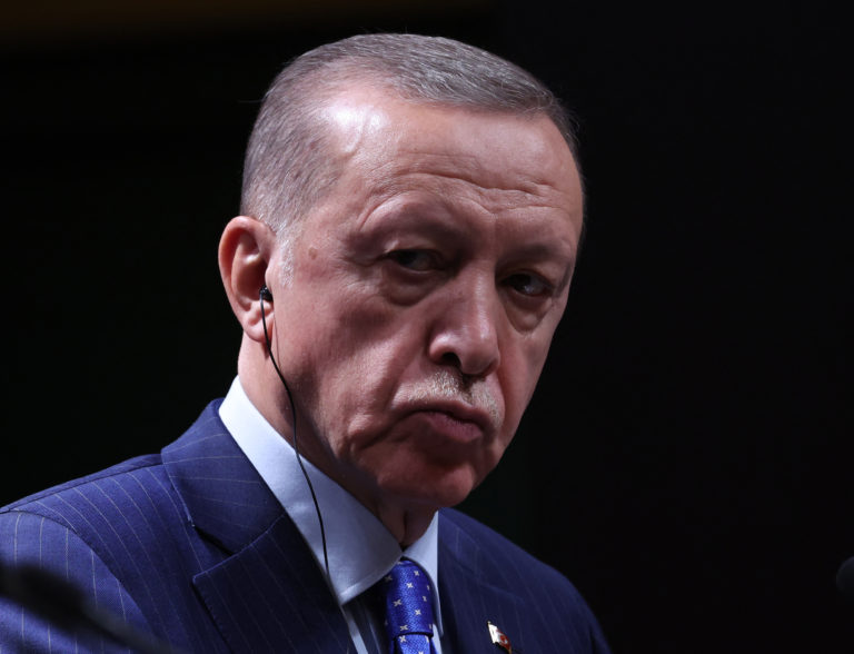 Αντιδράσεις για τις νέες απειλές Ερντογάν: «Οι ξένες επενδύσεις δεν έρχονται σε μια χώρα που μιλάει έτσι»