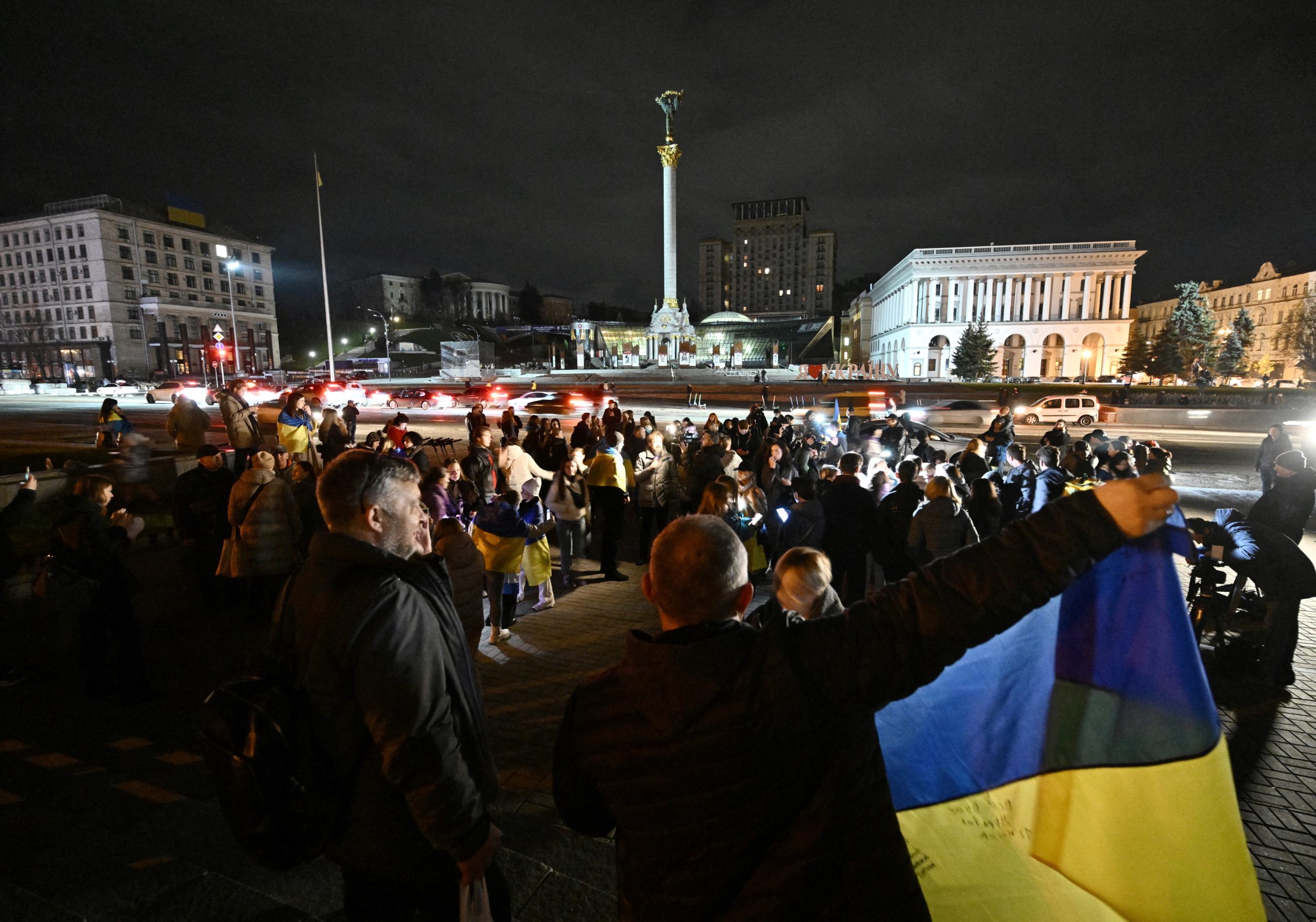 Ολονύχτιοι πανηγυρισμοί στη Χερσώνα –  Οι ΗΠΑ χαιρετίζουν τη νίκη της Ουκρανίας