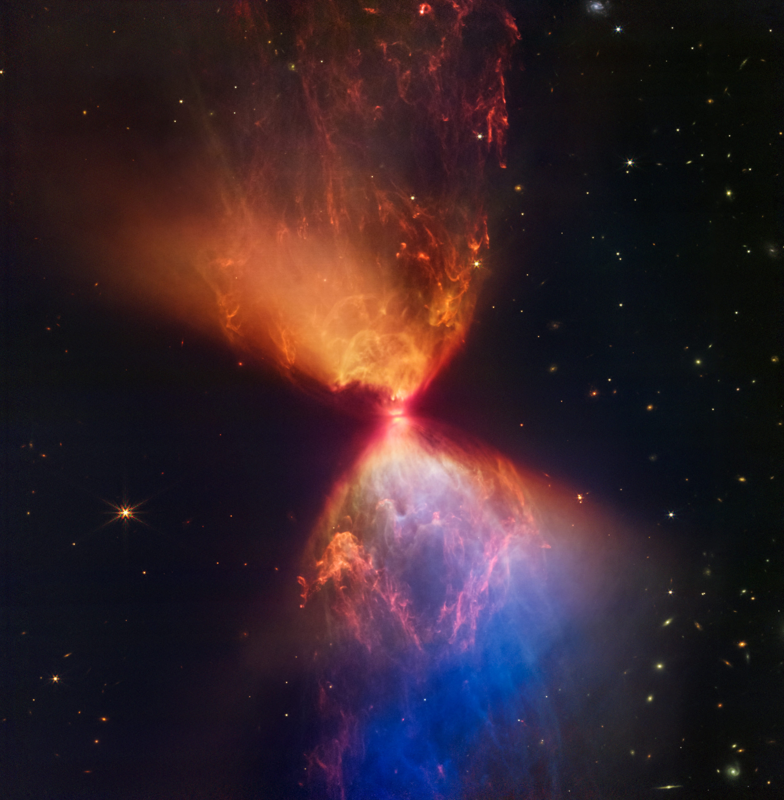 Τηλεσκόπιο James Webb: Εντυπωσιακή εικόνα νέφους σε σχήμα κλεψύδρας κατά τον σχηματισμό νέου άστρου