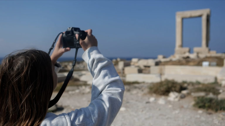 Νάξος: Εργαστήριο φωτογραφίας για εφήβους ― «Μια βραδιά κάτω από την ελιά – Photo Lab» (video)