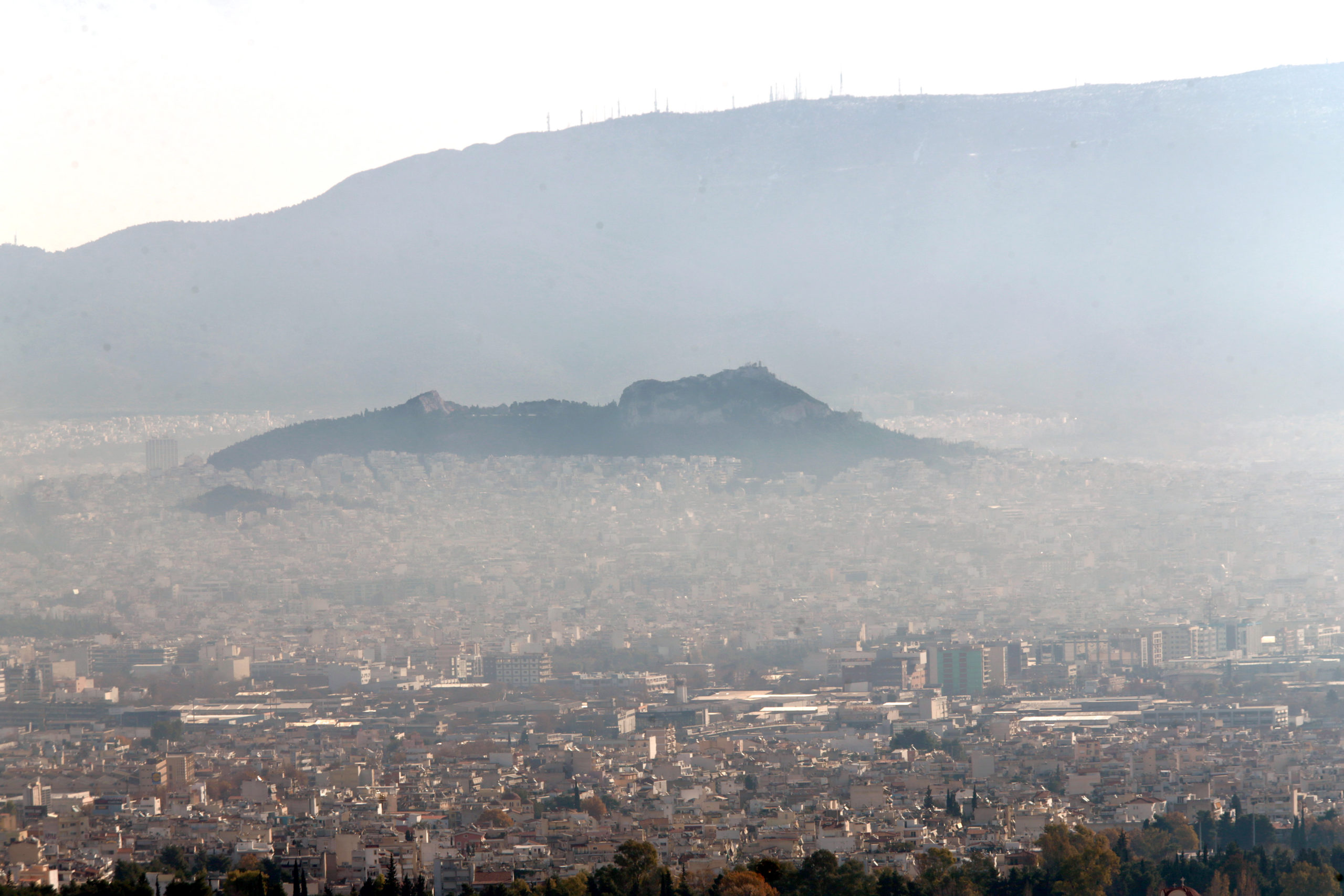 Αστεροσκοπείο: Επιπλέον αύξηση φέτος των σωματιδίων που αναπνέουμε στην Αθήνα, λόγω της καύσης ξύλων για θέρμανση