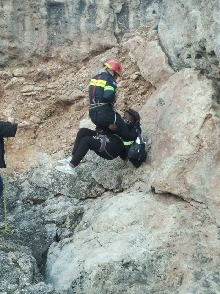 Ρόδος: Απεγκλωβίστηκαν μια γυναίκα και ένα παιδί από δύσβατη περιοχή