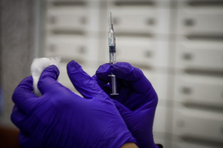Έγκριση του πρώτου εμβολίου κατά του RSV από τις ρυθμιστικές αρχές των ΗΠΑ – Θετική γνωμοδότηση από ΕΜΑ