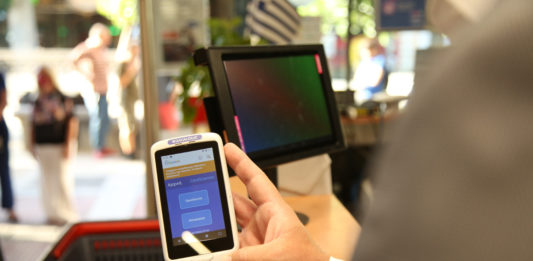 Περίπου 1,5 εκατ. εργαζόμενοι στην Ψηφιακή Κάρτα Εργασίας – Πώς διασφαλίζεται η εφαρμογή του μέτρου