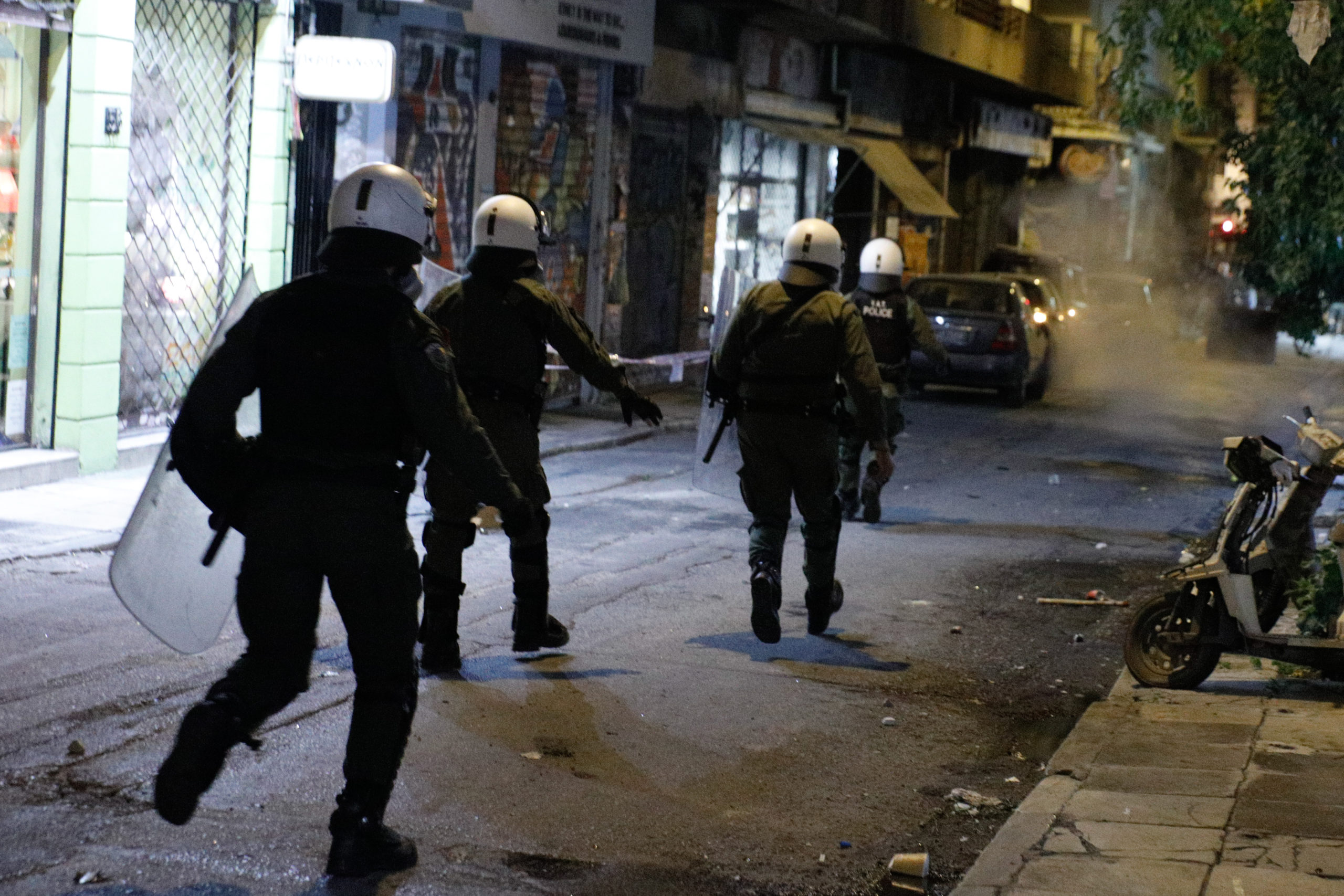Επεισόδια με συλλήψεις στο κέντρο της Αθήνας – Τραυματίστηκε αστυνομικός