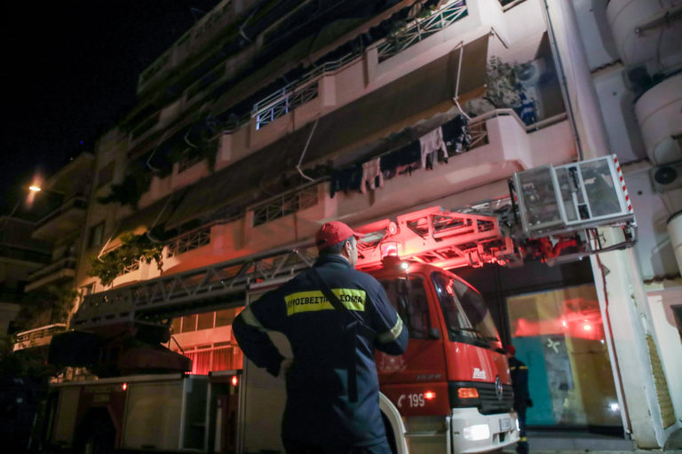 Φωτιά σε διαμέρισμα στο Μεταξουργείο – Χωρίς τις αισθήσεις του ανασύρθηκε 5χρονο αγοράκι