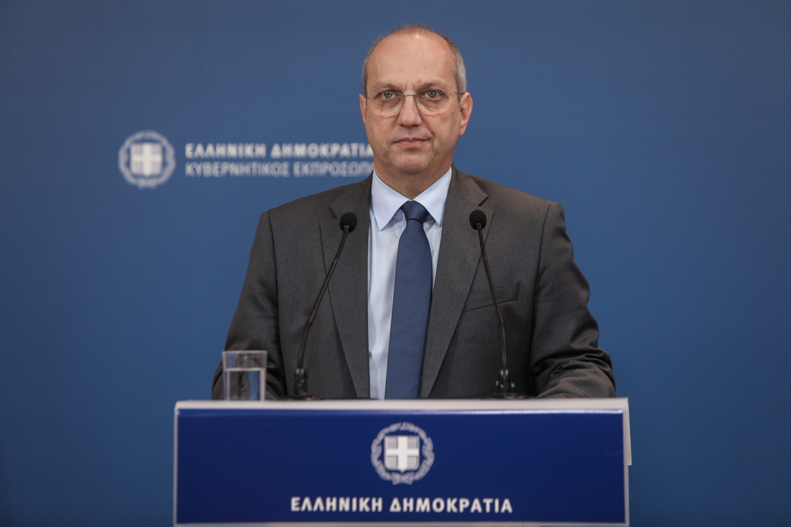 ΕΝΗΜΕΡΩΣΗ ΠΟΛΙΤΙΚΩΝ ΣΥΝΤΑΚΤΩΝ ΑΠΟ ΤΟΝ ΚΥΒΕΡΝΗΤΙΚΟ ΕΚΠΡΟΣΩΠΟ ΓΙΑΝΝΗ ΟΙΚΟΝΟΜΟΥ (ΒΑΣΙΛΗΣ ΡΕΜΠΑΠΗΣ/EUROKINISSI)
