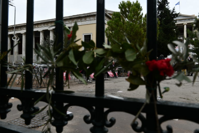 Live: Προς την πρεσβεία των ΗΠΑ η πορεία  — Απροσπέλαστο το κέντρο της Αθήνας