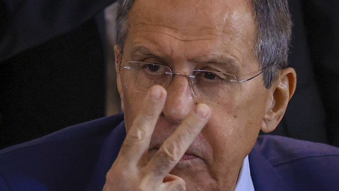 Λαβρόφ για το ψήφισμα του Ευρωπαϊκού Κοινοβουλίου: Οι γιατροί να ασχοληθούν μαζί τους